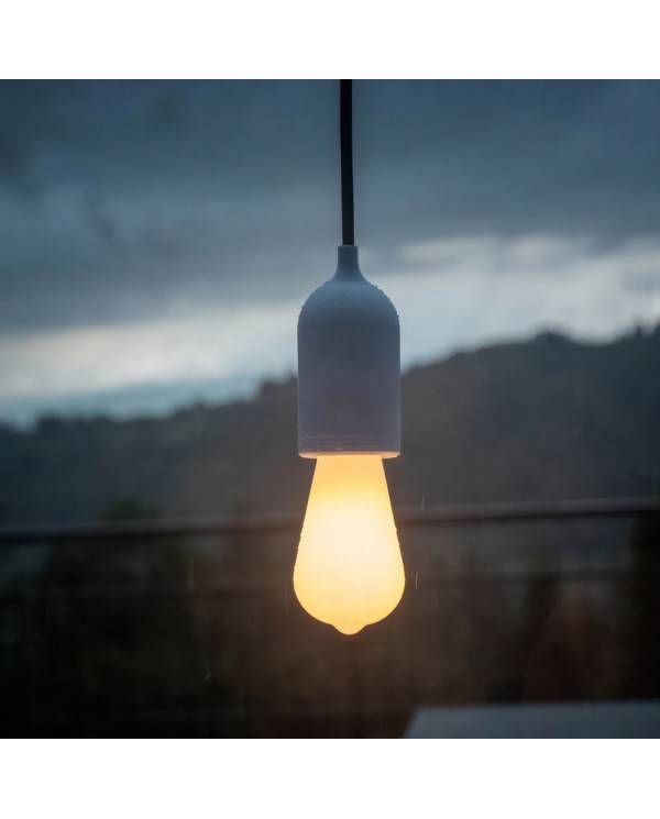 EIVA PASTEL Zewnętrzna lampa wisząca z 1,5 mm kablem w oplocie, kolorową podsufitką i z silikonową oprawką IP65 waterproof