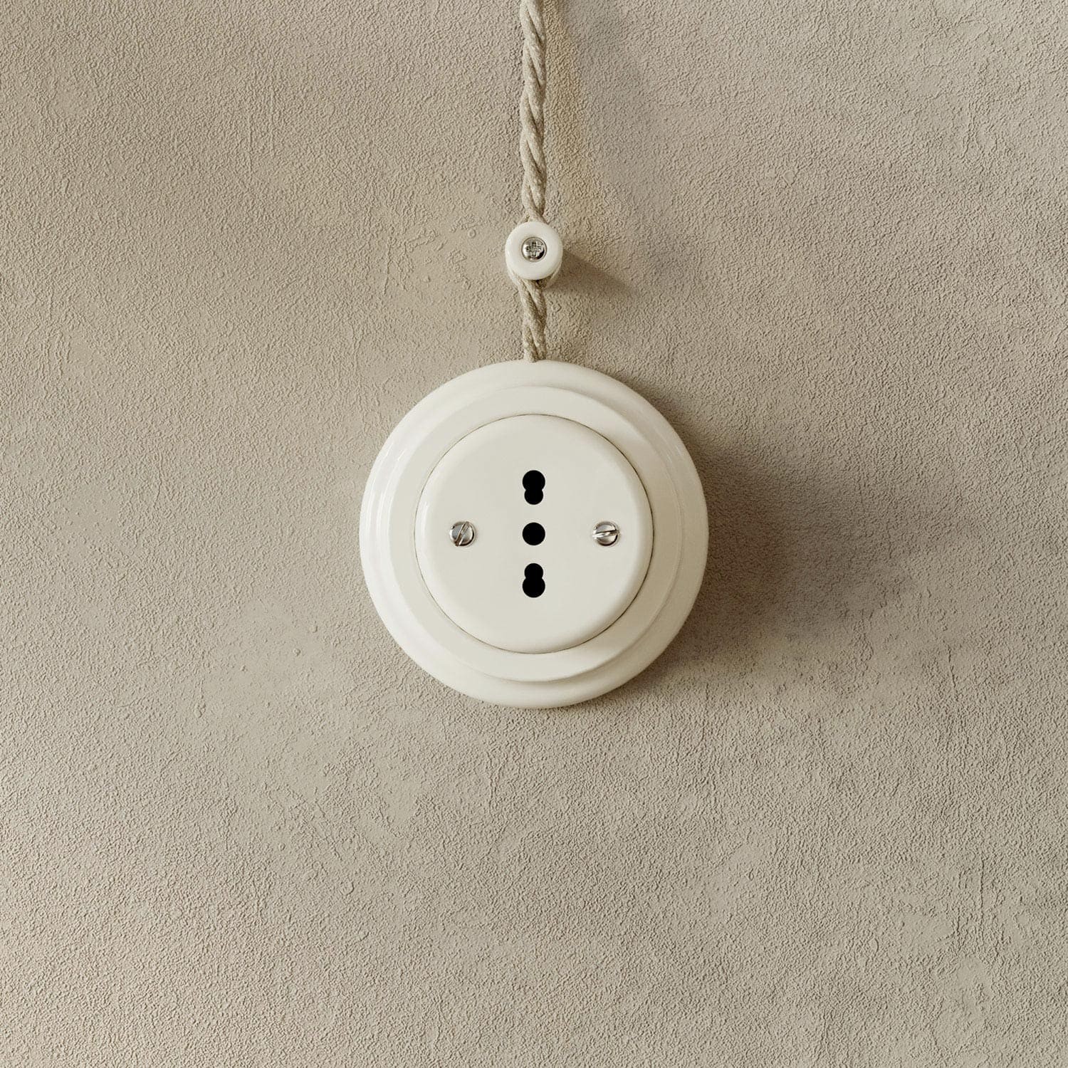 Porcelain base for electrical socket and switch/diverters