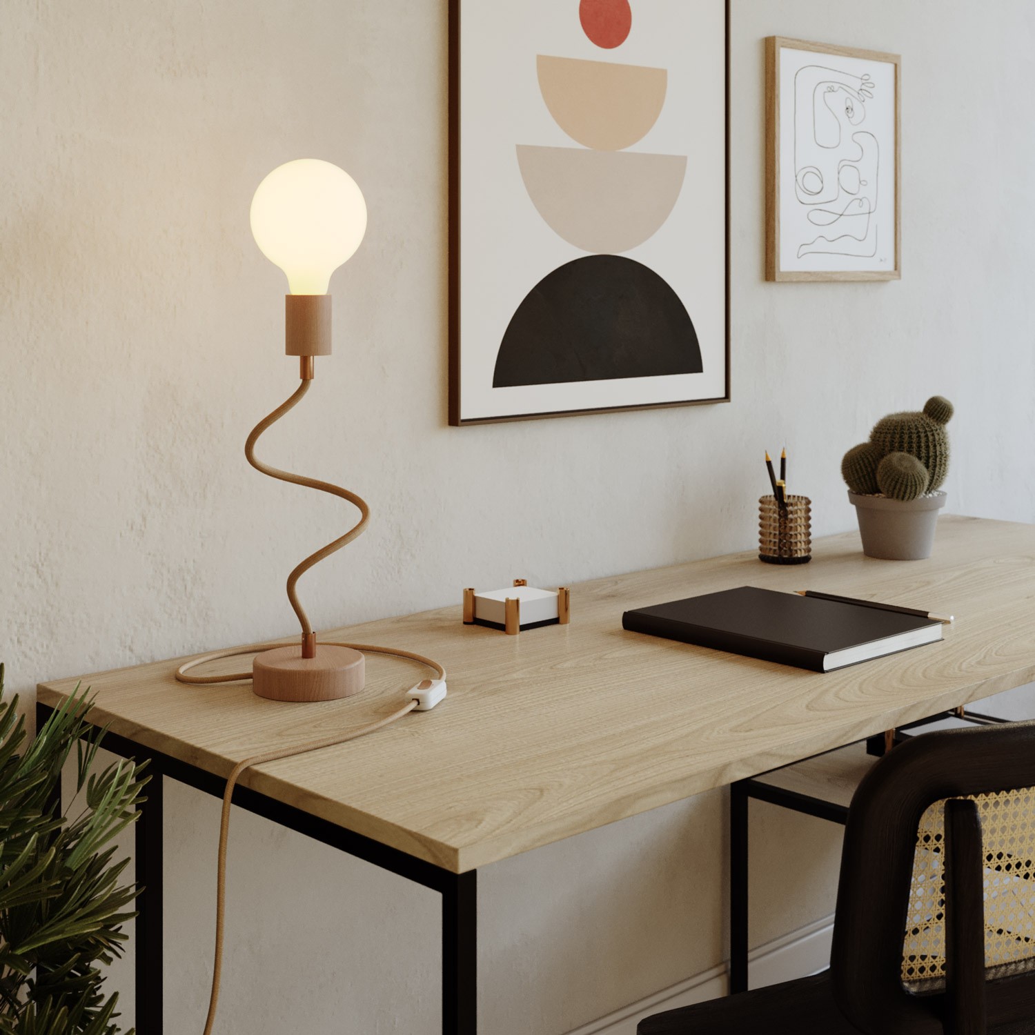 Justerbar bordslampa i trä som avger diffust ljus - Table Flex Wood