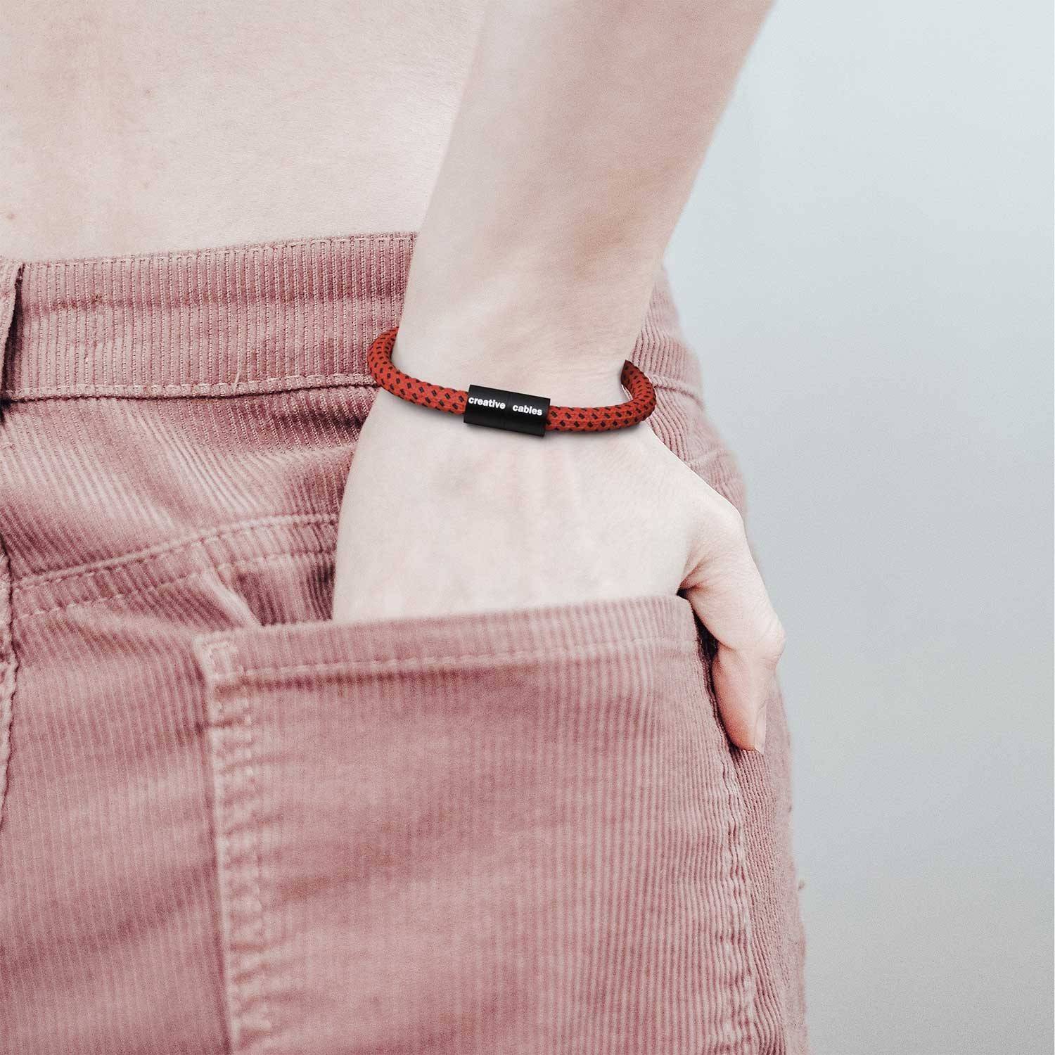 Armband av textilkabel med magnetlås - RT94 Red Devil