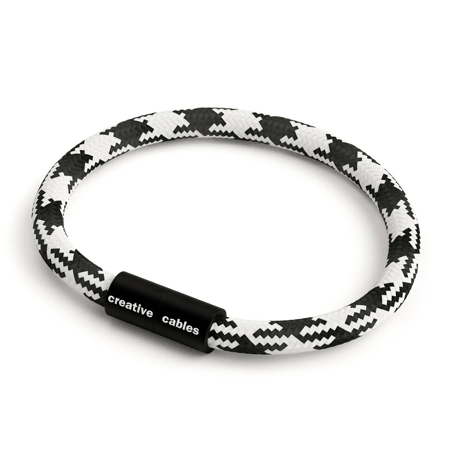 Pulsera con cierre magnético negro mate y cable RP04