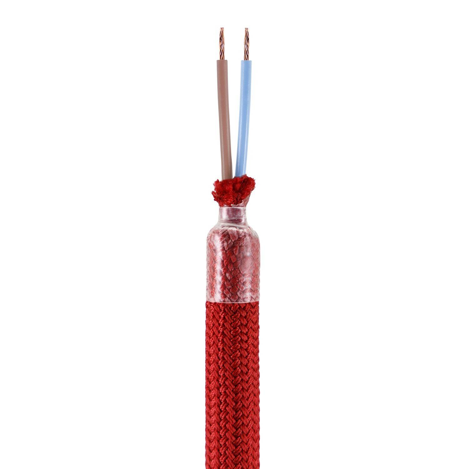 Kitul Creative Flex este un tub flexibil acoperit cu material roșu RM09 și terminale metalice.