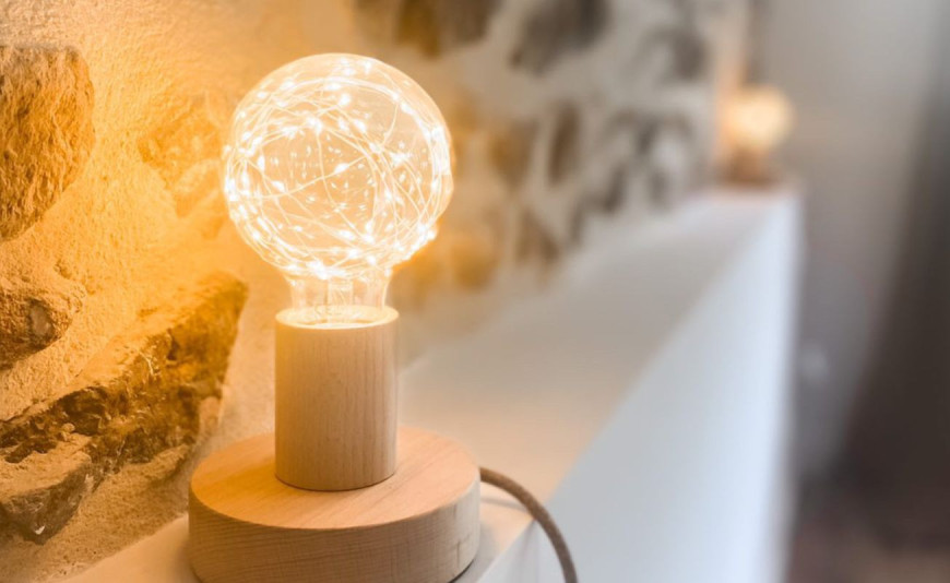 Des cadeaux de Noël gagnants: 10 lampes de table entièrement personnalisables
